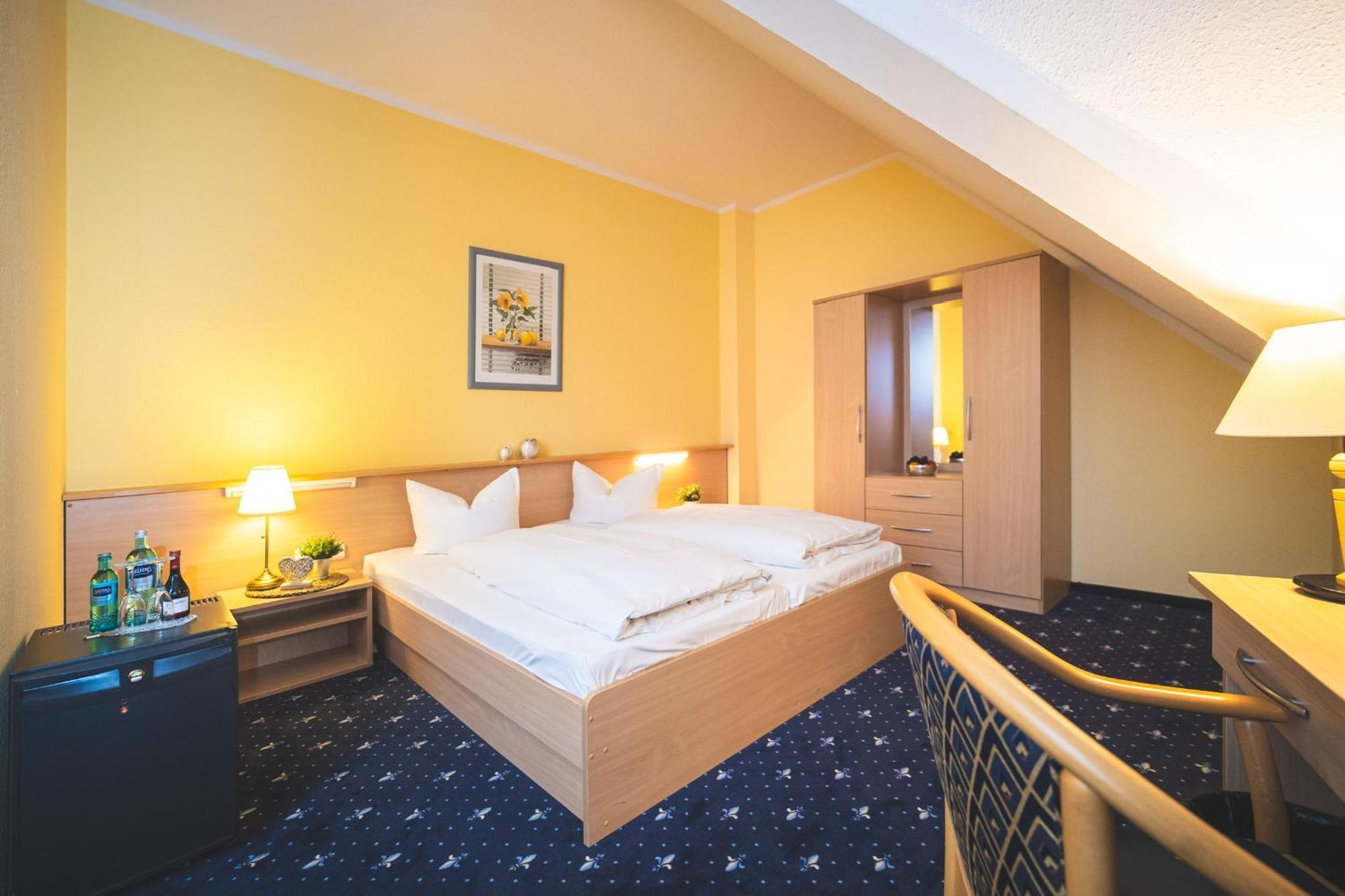Hotel Stadt Шпремберг Экстерьер фото